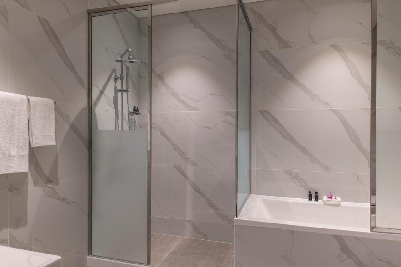 Steigenberger Residence Доха Екстериор снимка A shower enclosure