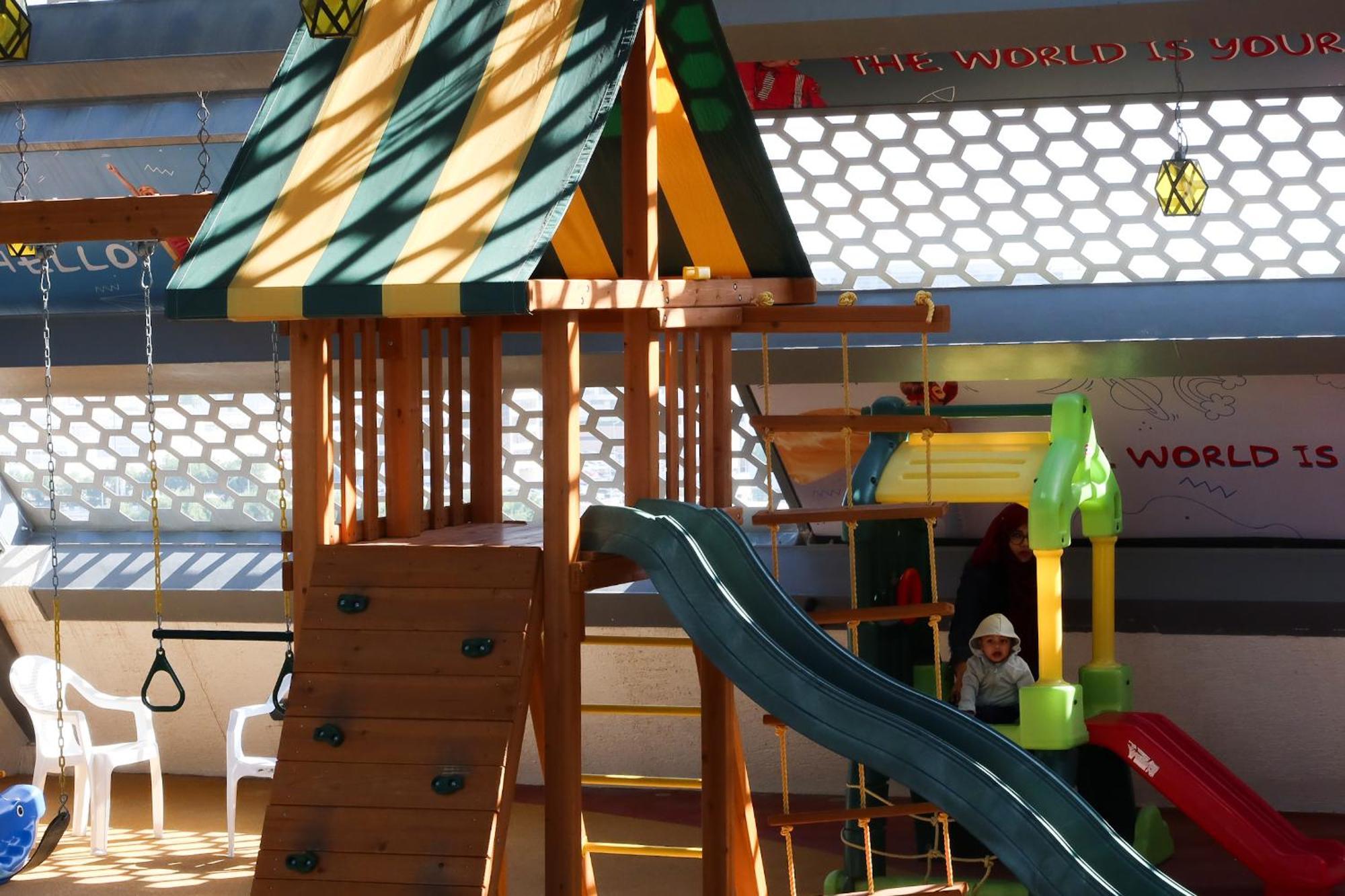 Steigenberger Residence Доха Екстериор снимка A playground in a shopping mall