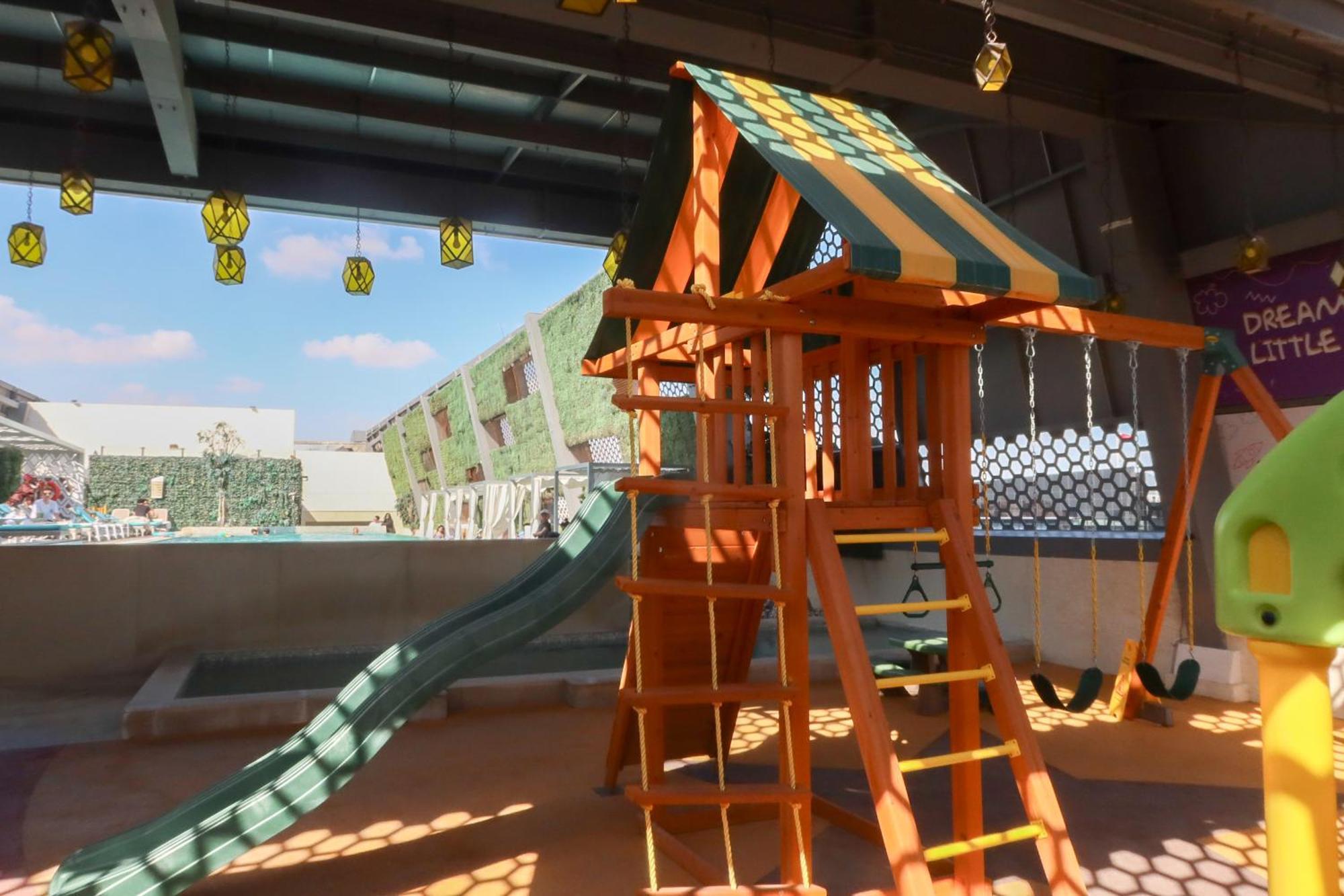 Steigenberger Residence Доха Екстериор снимка Playground at the hotel